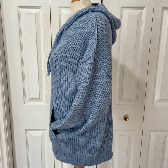 NWT American Eagle Cozy Blue Knit Hoodie Size Medium - Picture 2 of 10